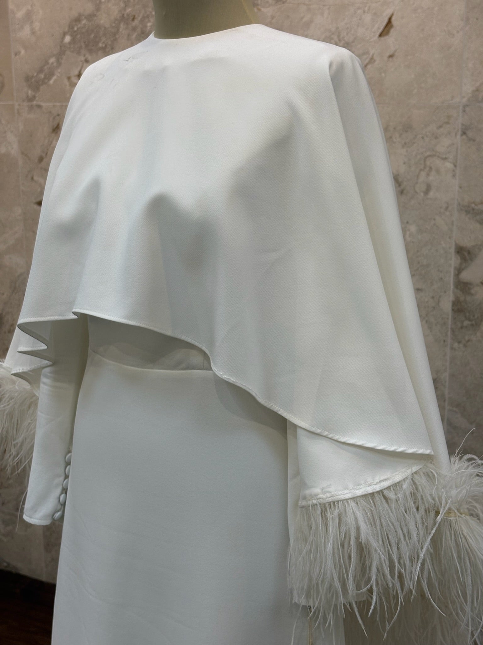 ROBE MODEST - CAPE PLUME
